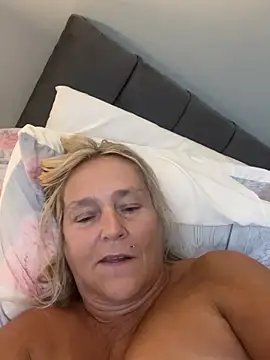 Blondnboujee53