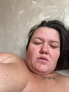 SunnyLeila2101 live cam on StripChat