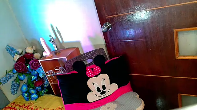 baby_kiraxx webcam