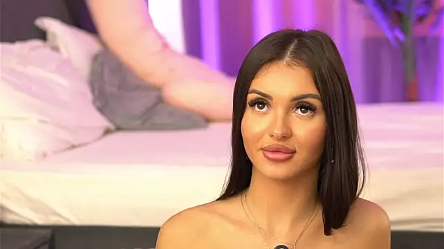LilaRoses live cam on StripChat