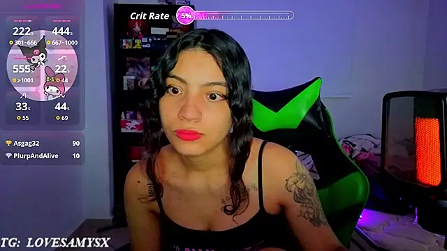 Lovelyamyy live cam on StripChat