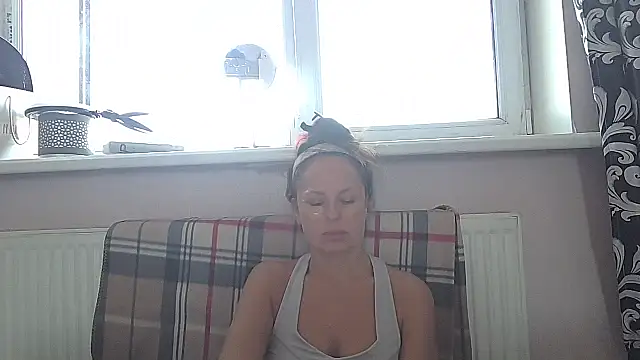 LindaStarS live cam on StripChat