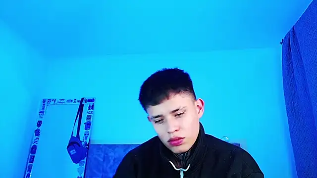 _justinmoon2 live cam on StripChat