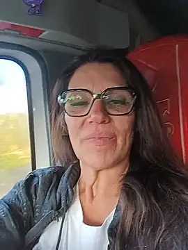 Melmamalhuda@xh live cam on StripChat