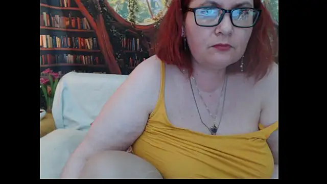 PlayfullMature live cam on StripChat