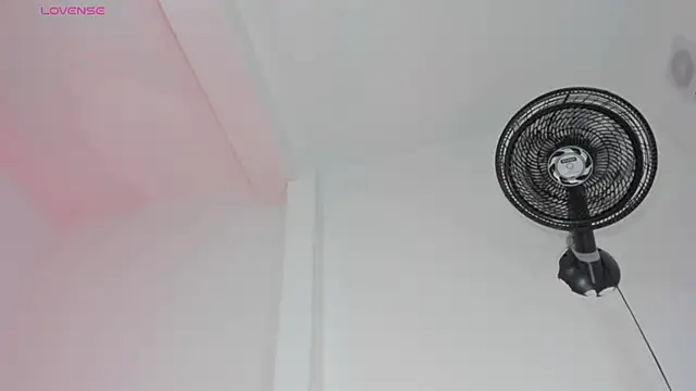 alise_rouse webcam