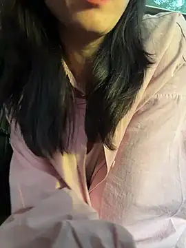 weiwei103 live cam on StripChat