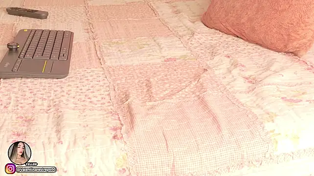SaraRestrepo_1 live cam on StripChat