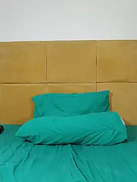 HugeTitisxx webcam