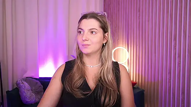 LucreciaStorm live cam on StripChat