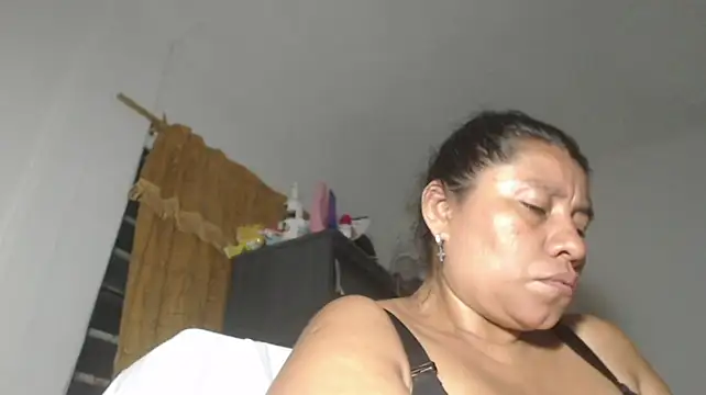 adrixxx38 live cam on StripChat