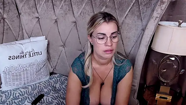 BustyGizelle webcam