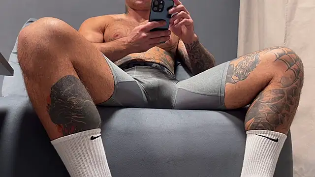 Mr_YourGod webcam