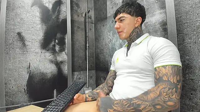 Gury_tattoo webcam