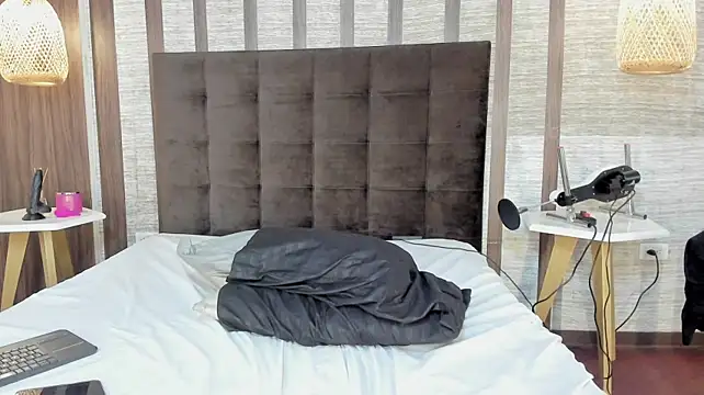 Hannah_Cross webcam