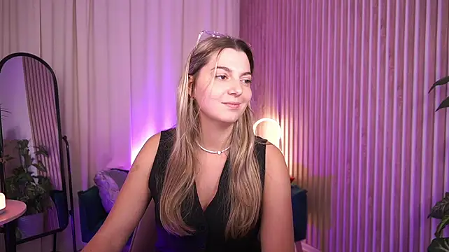 LucreciaStorm webcam