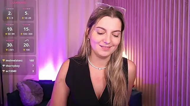 LucreciaStorm webcam
