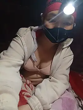 Hiha-nn live cam on StripChat