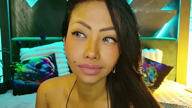ElyaQuinn webcam