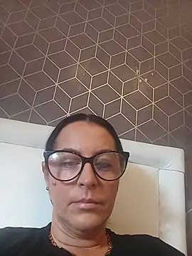 VelvetNaughty-Shem webcam