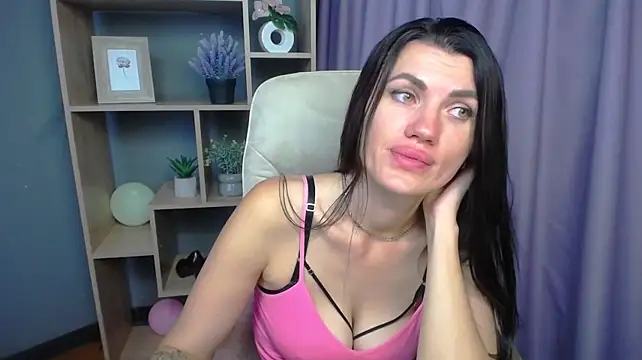 MilaLoona webcam