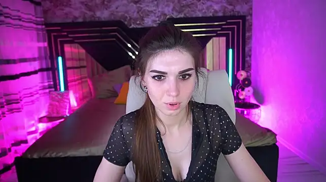 KylieJoyys live cam on StripChat
