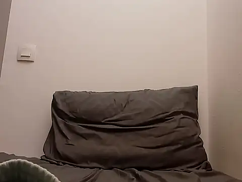 Amine132 live cam on StripChat