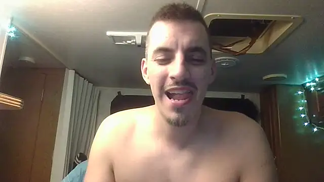 luverrboyy live cam on StripChat
