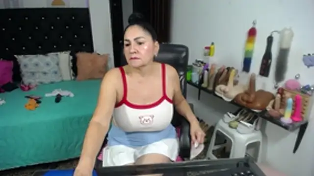 mature_bigboobs10 live cam on StripChat