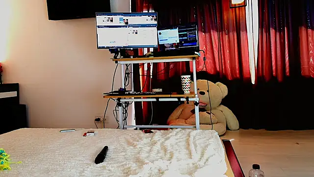 LadyAriaHunt webcam