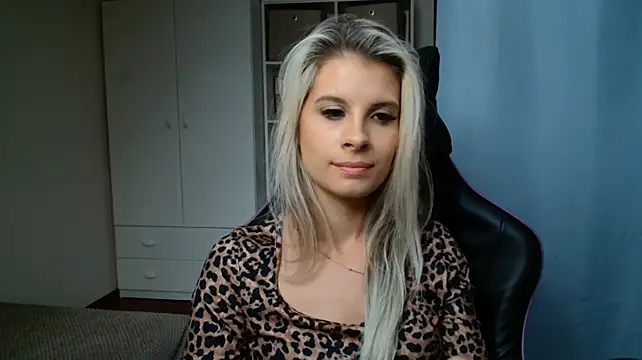 KristineGlow webcam