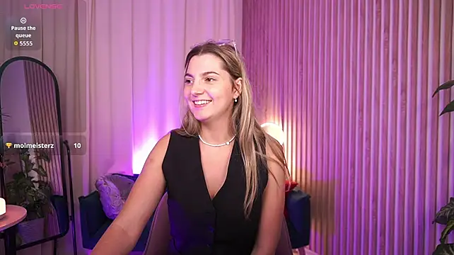 LucreciaStorm webcam