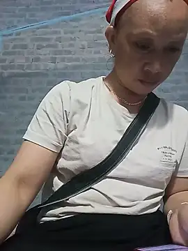 Linda-04 webcam