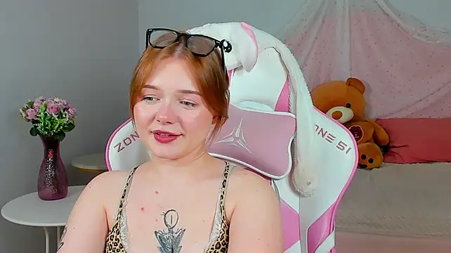 ElinaVale webcam