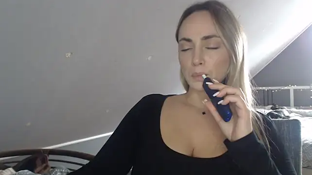 ScarlettSensitive webcam