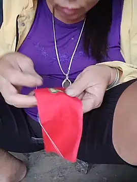 NiLoveSquirt webcam