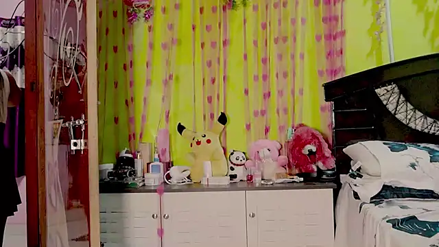 sexyhoney27 live cam on StripChat