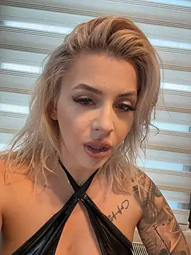 IveySin live cam on StripChat