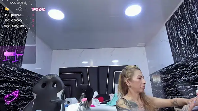 Ladyy_Scarlett webcam