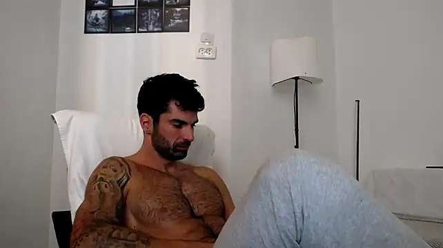 Verycutex live cam on StripChat