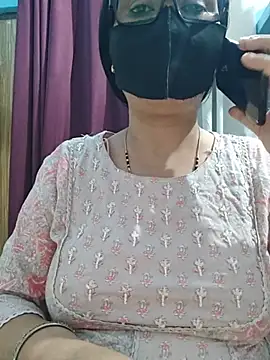 Aishwaryaa_69 live cam on StripChat