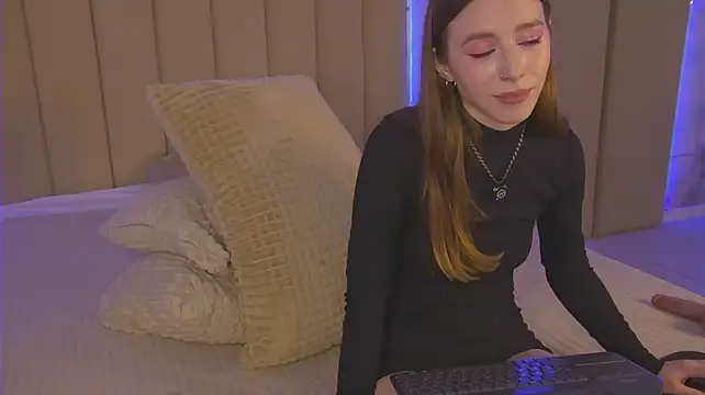Lolya_ webcam