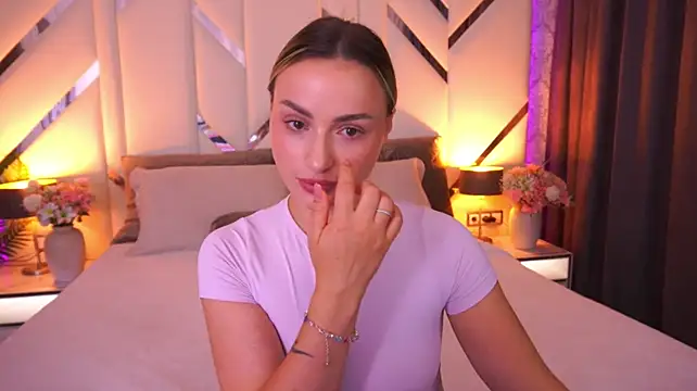 LindsieGreyy live cam on StripChat