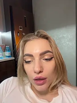 HugeBoobsAlice