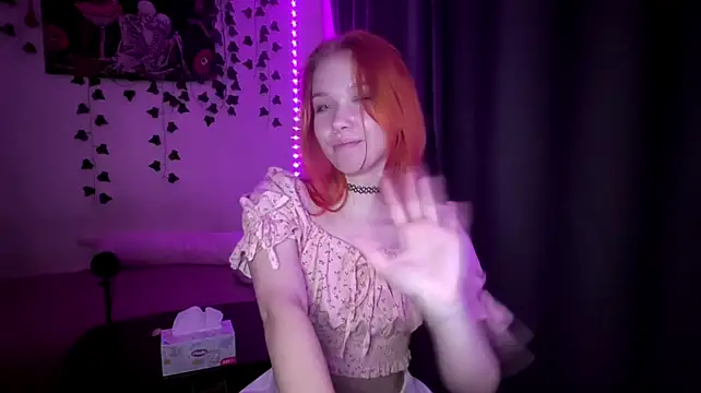 RedAriana webcam