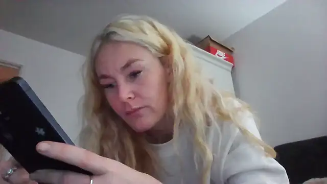 BlazingBaddie420 webcam