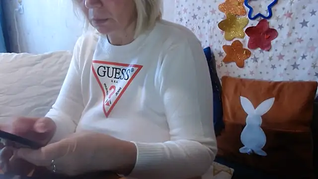 QueenLana live cam on StripChat
