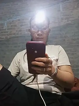 Linda-04 webcam