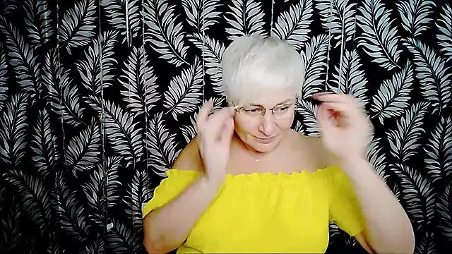 Olivia_playful webcam