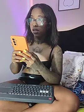 Pauline_Fox webcam